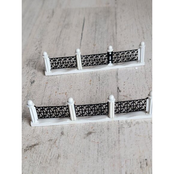 Dept 56 iron fence snow village accessory Xmas set - Picture 4 of 5